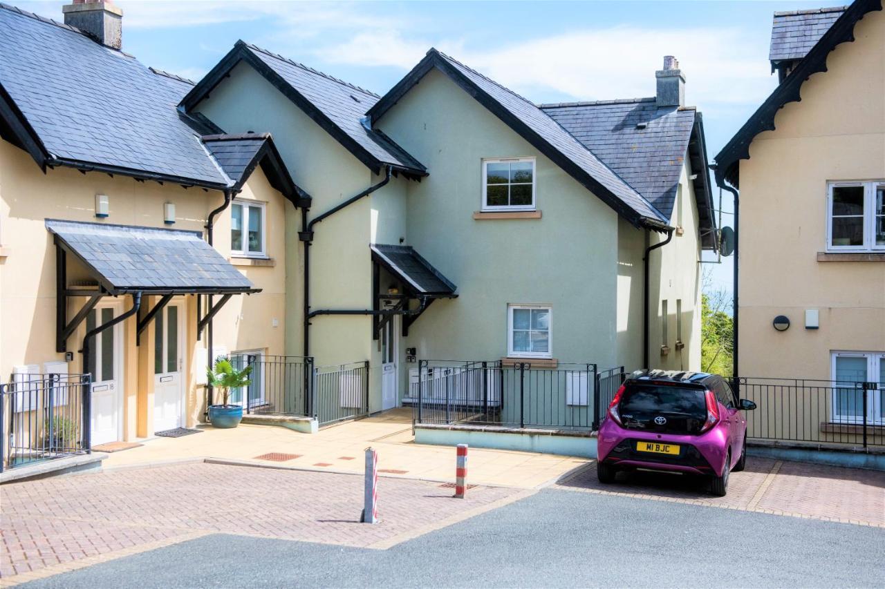 Footprints-Comfortable And Modern One Bedroom Apartment - Walking Distance To The Pretty Harbour Saundersfoot Exterior photo